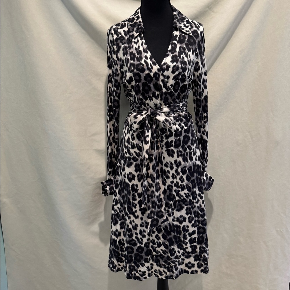 Diane Von Furstenburg Silk Jersey Leopard Print Wrap Dress